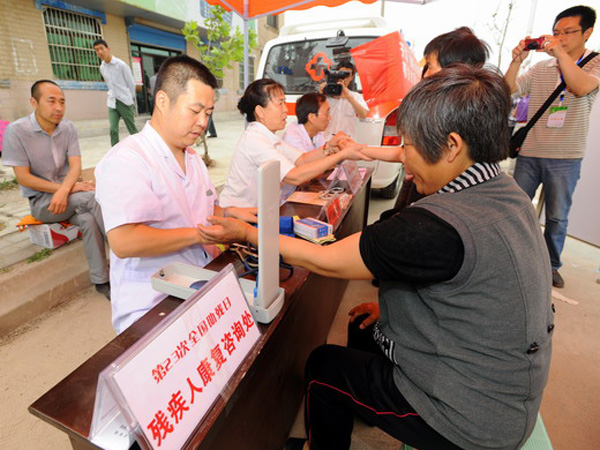 我省第23次“全国助残日”活动启动——我院应邀进行爱心义诊