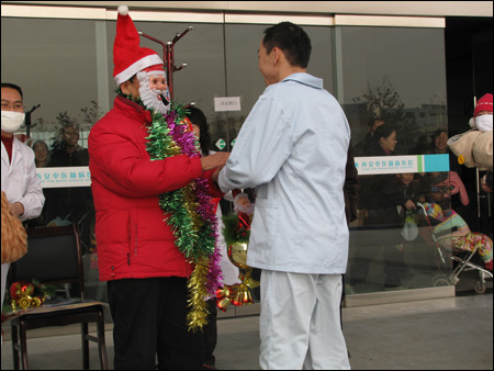 西安中医脑病医院康复科举行长跑庆祝圣诞节