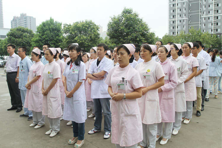 西安中医脑病医院开展向云南鲁甸地震灾区捐款活动