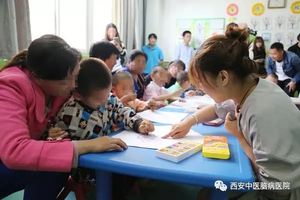 “心系天下 在路上”爱心公益行走进西安中医脑病医院