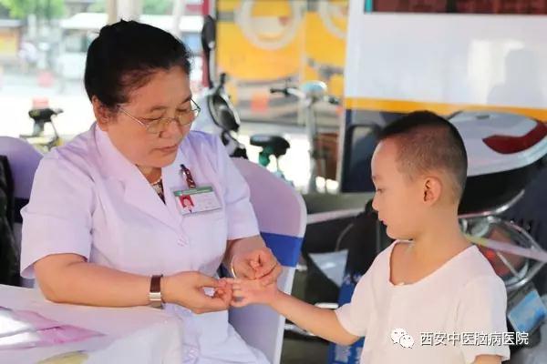 陕西省《中医药法》大型宣传义诊活动在西安举行