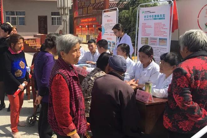 西安中医脑病医院参加西安市首届农民节灞桥区大型义诊活动