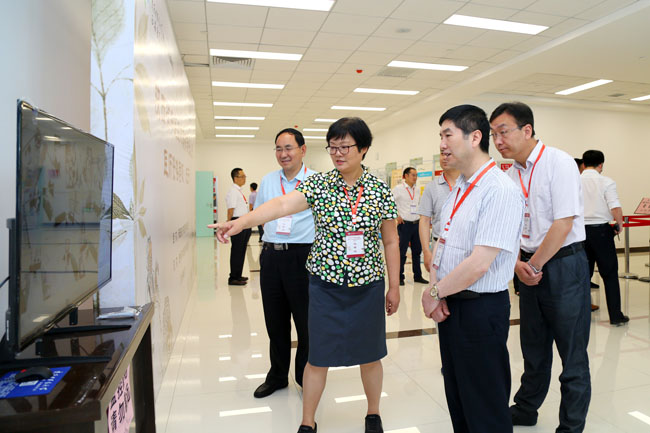 f.2018.06.13 “陕西省中医医术确有专长人员医师资格考核（先行）”在西安中医脑病医院顺利进行，陕西省中医药管理局局长马光辉、医疗科研处处长袁瑞华现场指导工作副本.jpg